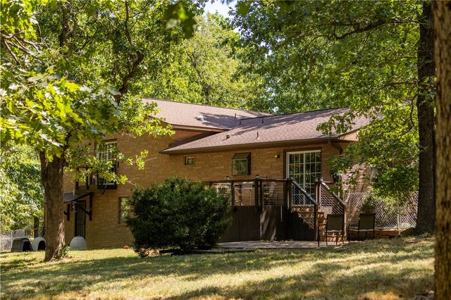 16107 Walnut Drive, Fayetteville, AR 72704