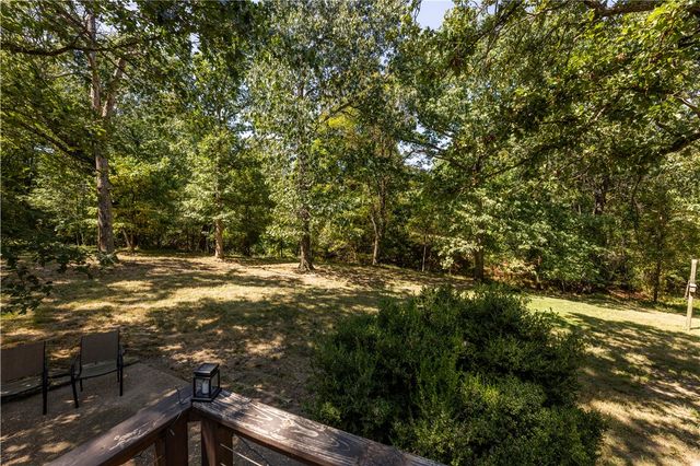 16107 Walnut Drive, Fayetteville, AR 72704