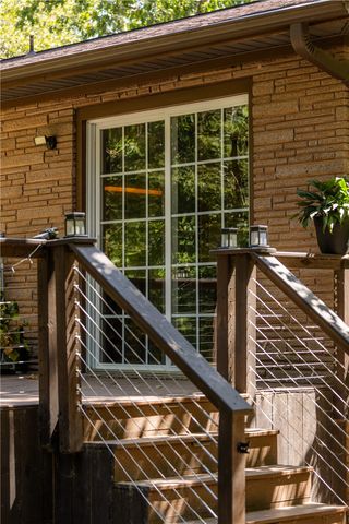 16107 Walnut Drive, Fayetteville, AR 72704