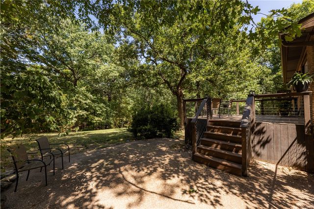 16107 Walnut Drive, Fayetteville, AR 72704