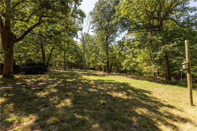 16107 Walnut Drive, Fayetteville, AR 72704
