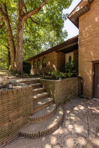 16107 Walnut Drive, Fayetteville, AR 72704