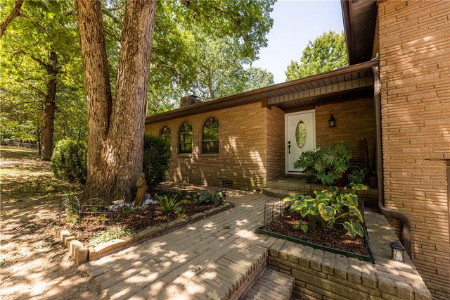 16107 Walnut Drive, Fayetteville, AR 72704