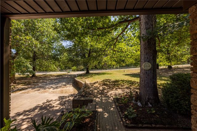 16107 Walnut Drive, Fayetteville, AR 72704