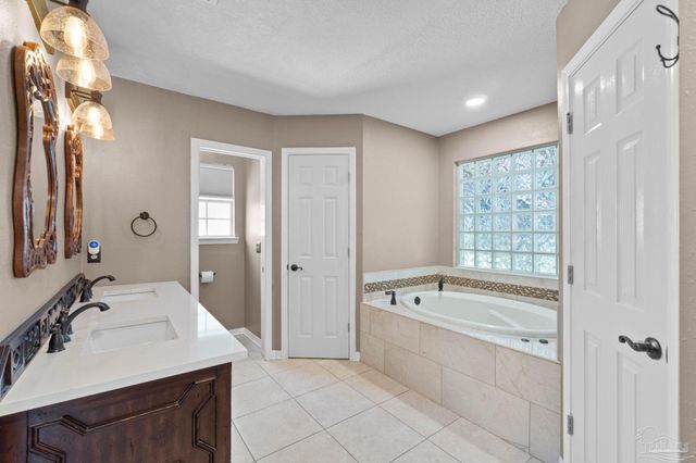 1944 Jessica Way, Navarre, FL 32566