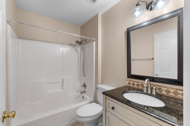 1944 Jessica Way, Navarre, FL 32566