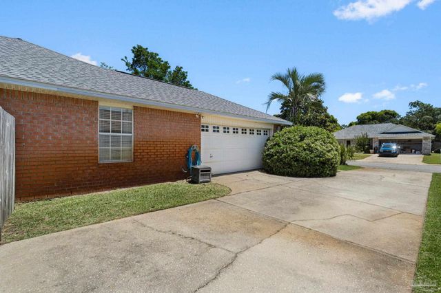 1944 Jessica Way, Navarre, FL 32566