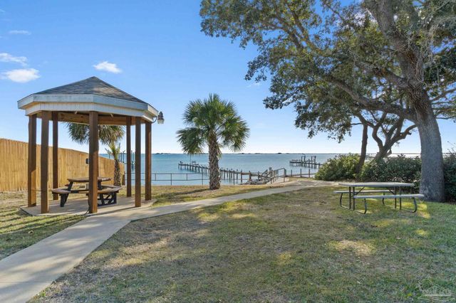 1944 Jessica Way, Navarre, FL 32566