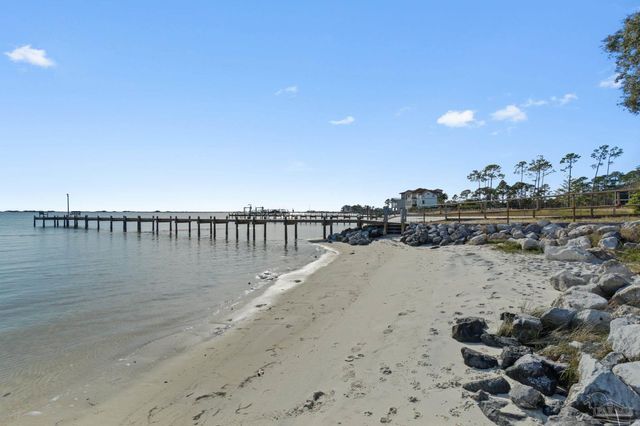 1944 Jessica Way, Navarre, FL 32566