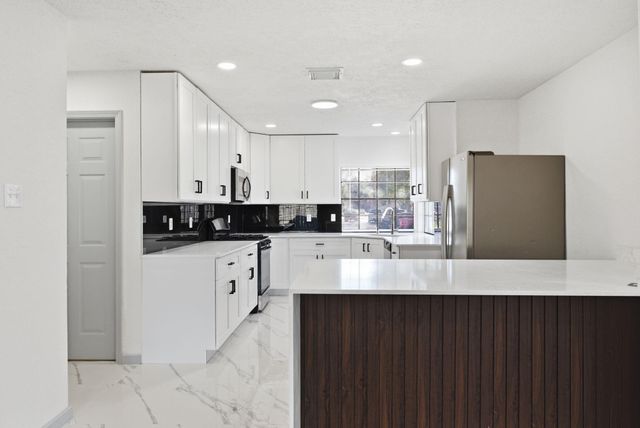 13534 N Peachfield Circle, Houston, TX 77014