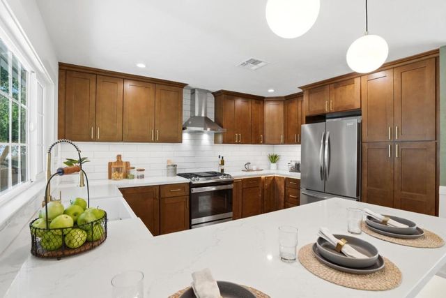 1002 Hacienda Drive, Walnut Creek, CA 94598