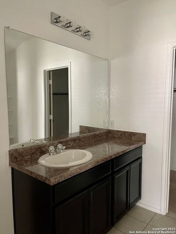 1600 Nolte Farms Dr, Seguin, TX 78155