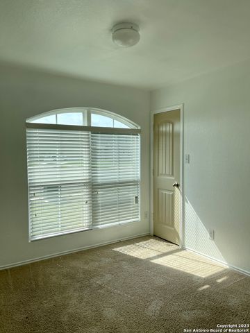 1600 Nolte Farms Dr, Seguin, TX 78155