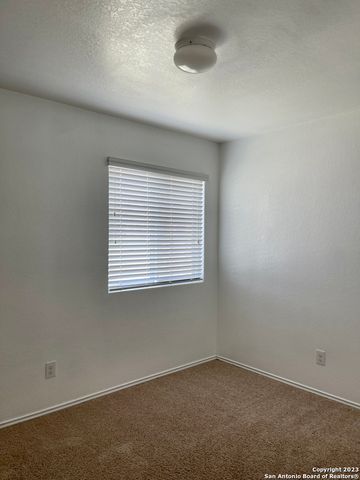 1600 Nolte Farms Dr, Seguin, TX 78155