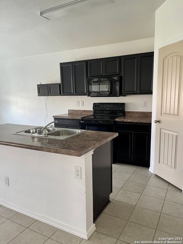 1600 Nolte Farms Dr, Seguin, TX 78155