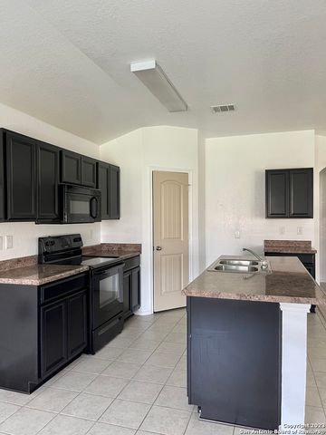 1600 Nolte Farms Dr, Seguin, TX 78155