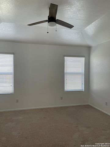 1600 Nolte Farms Dr, Seguin, TX 78155