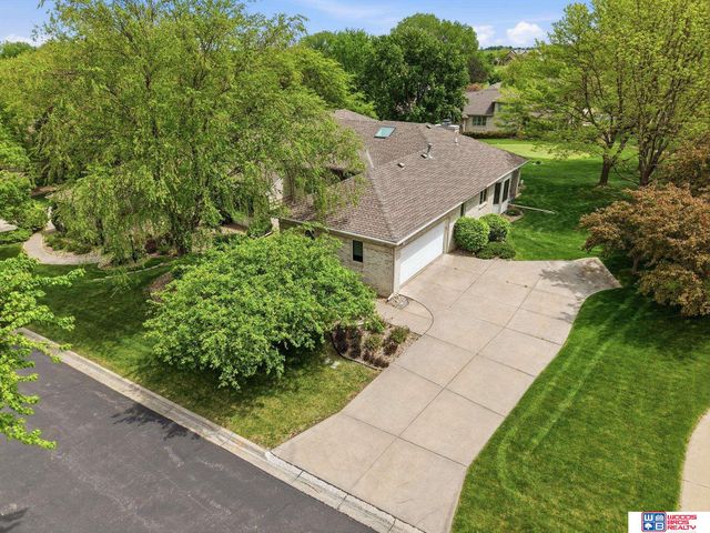 9134 Pioneer Court, Lincoln, NE 68520