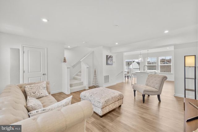 229 CLIFTON MANOR, Falling Waters, WV 25419