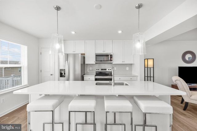 229 CLIFTON MANOR, Falling Waters, WV 25419