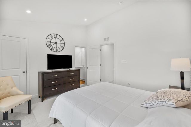 229 CLIFTON MANOR, Falling Waters, WV 25419