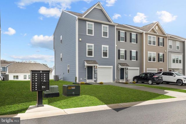 229 CLIFTON MANOR, Falling Waters, WV 25419