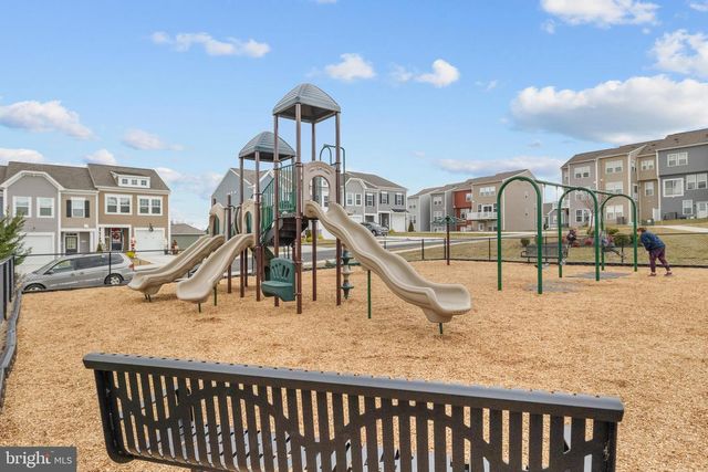 229 CLIFTON MANOR, Falling Waters, WV 25419