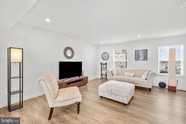 229 CLIFTON MANOR, Falling Waters, WV 25419