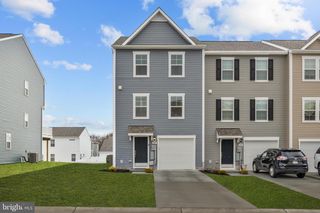 229 CLIFTON MANOR, Falling Waters, WV 25419