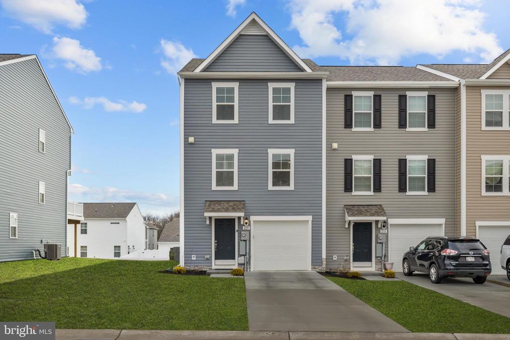 229 CLIFTON MANOR, Falling Waters, WV 25419