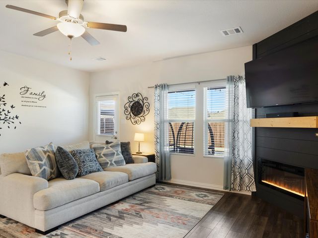 223 Briarwood Lane, Lake Dallas, TX 75065