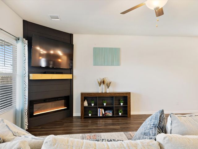 223 Briarwood Lane, Lake Dallas, TX 75065