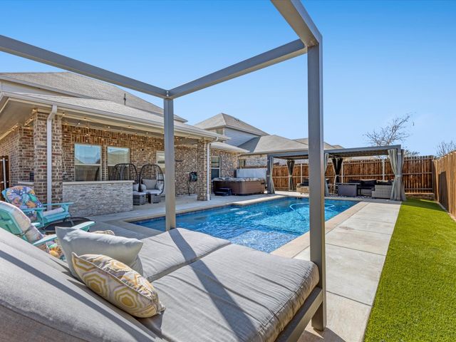 223 Briarwood Lane, Lake Dallas, TX 75065