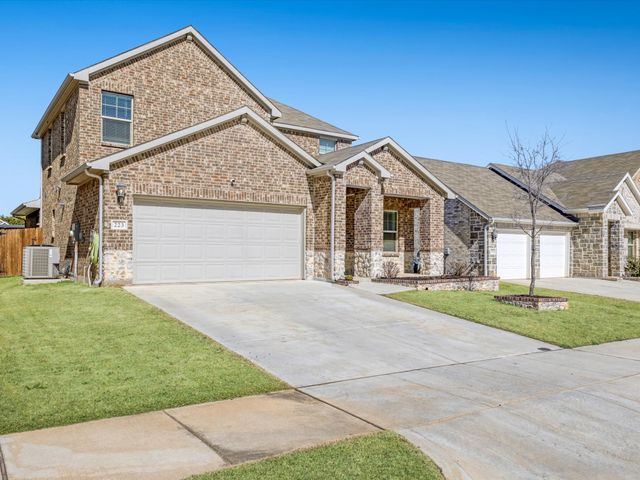 223 Briarwood Lane, Lake Dallas, TX 75065