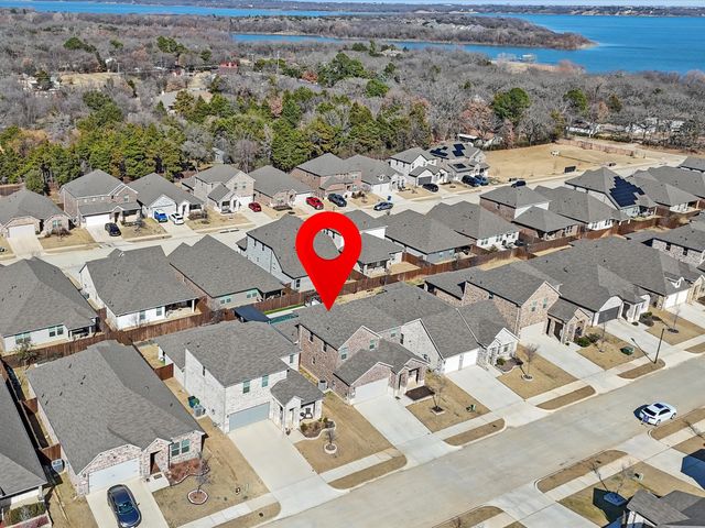 223 Briarwood Lane, Lake Dallas, TX 75065