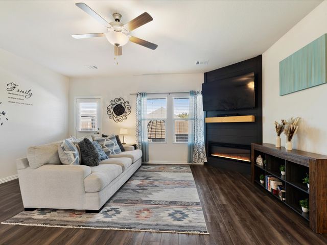 223 Briarwood Lane, Lake Dallas, TX 75065