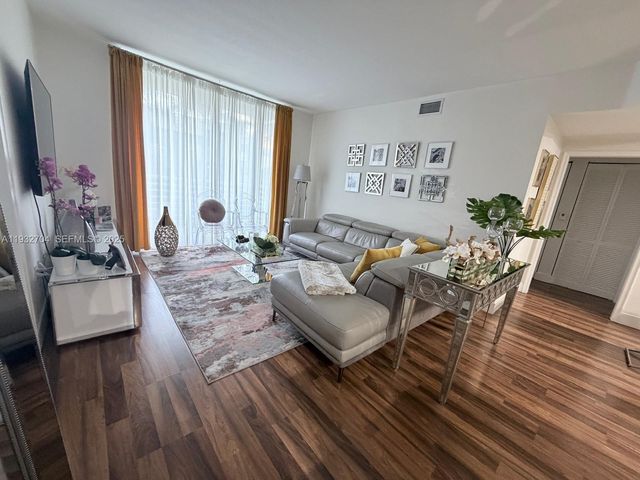 18800 NE 29th Ave 323, Aventura, FL 33180