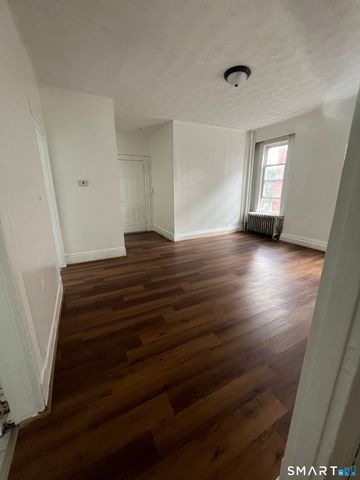 121 BABCOCK Street 2nd FLOOR, Hartford, CT 06106