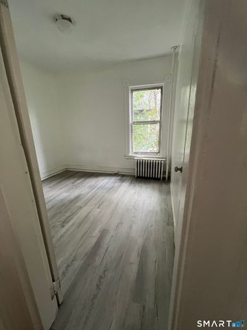 121 BABCOCK Street 2nd FLOOR, Hartford, CT 06106