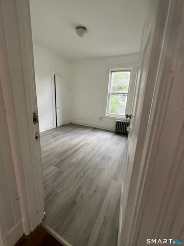121 BABCOCK Street 2nd FLOOR, Hartford, CT 06106