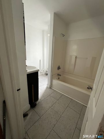 121 BABCOCK Street 2nd FLOOR, Hartford, CT 06106