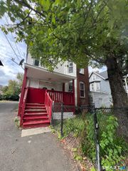 121 BABCOCK Street 2nd FLOOR, Hartford, CT 06106
