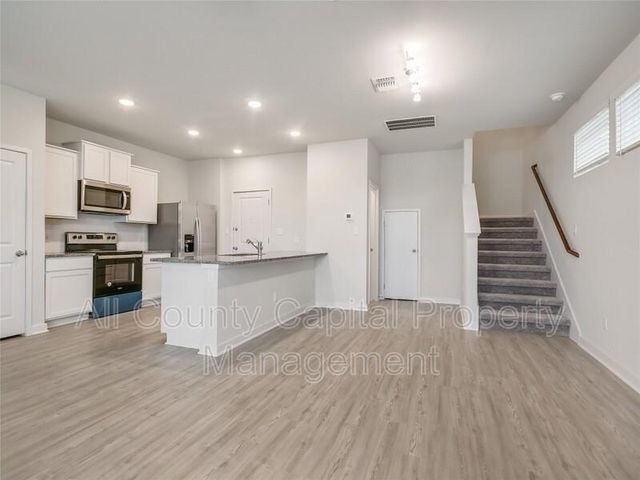 605 W South ST N 82, Leander, TX 78641