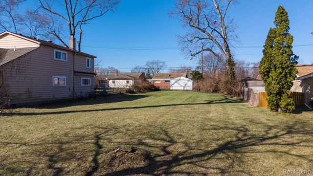 8505 Fenton Street, Dearborn Heights, MI 48127