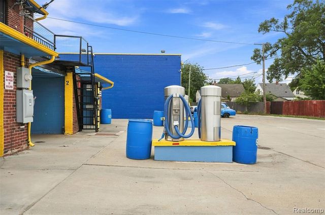 636 Southfield Road, Lincoln Park, MI 48146