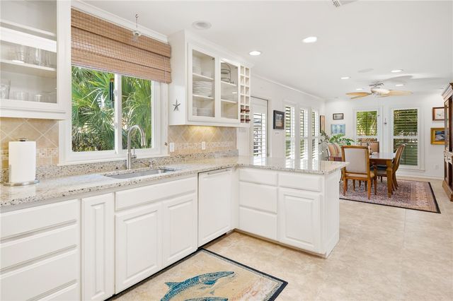 512 Lantana Dr, Port Aransas, TX 78373