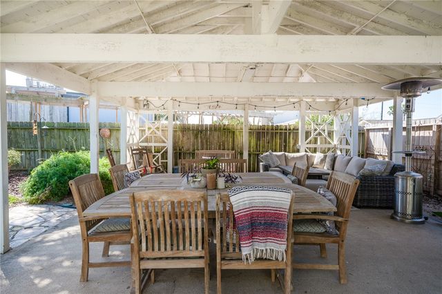 512 Lantana Dr, Port Aransas, TX 78373