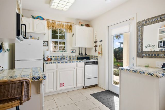 512 Lantana Dr, Port Aransas, TX 78373