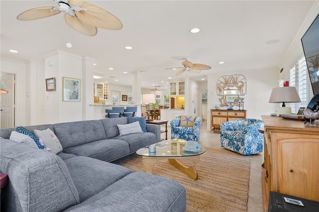 512 Lantana Dr, Port Aransas, TX 78373