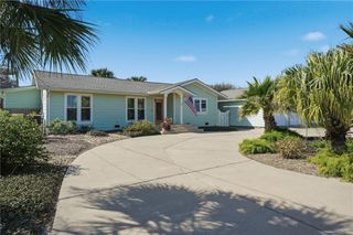 512 Lantana Dr, Port Aransas, TX 78373
